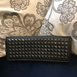Studded clutch